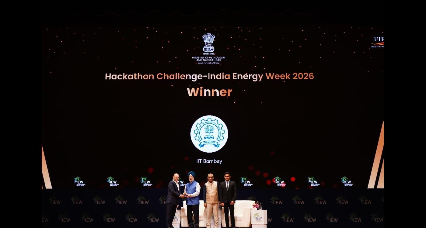 Prof. Hemant Kumar Singh winning Hackathon Challenge at IEW 2026